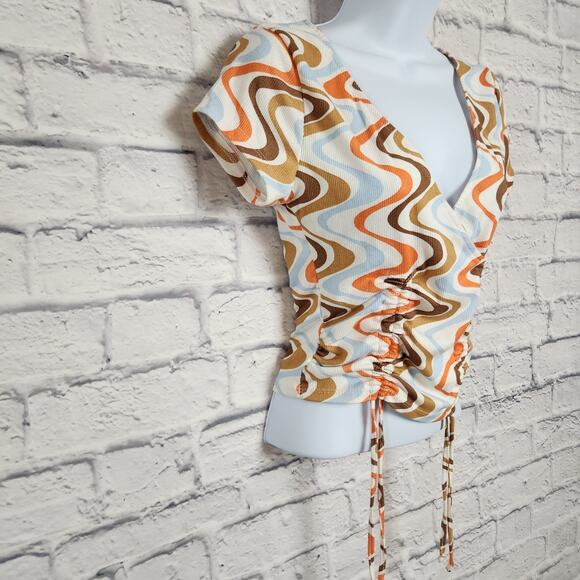 NWT Rue21 Top Size Medium Zig Zag Print V Neck Faux Wrap - Picture 4 of 13